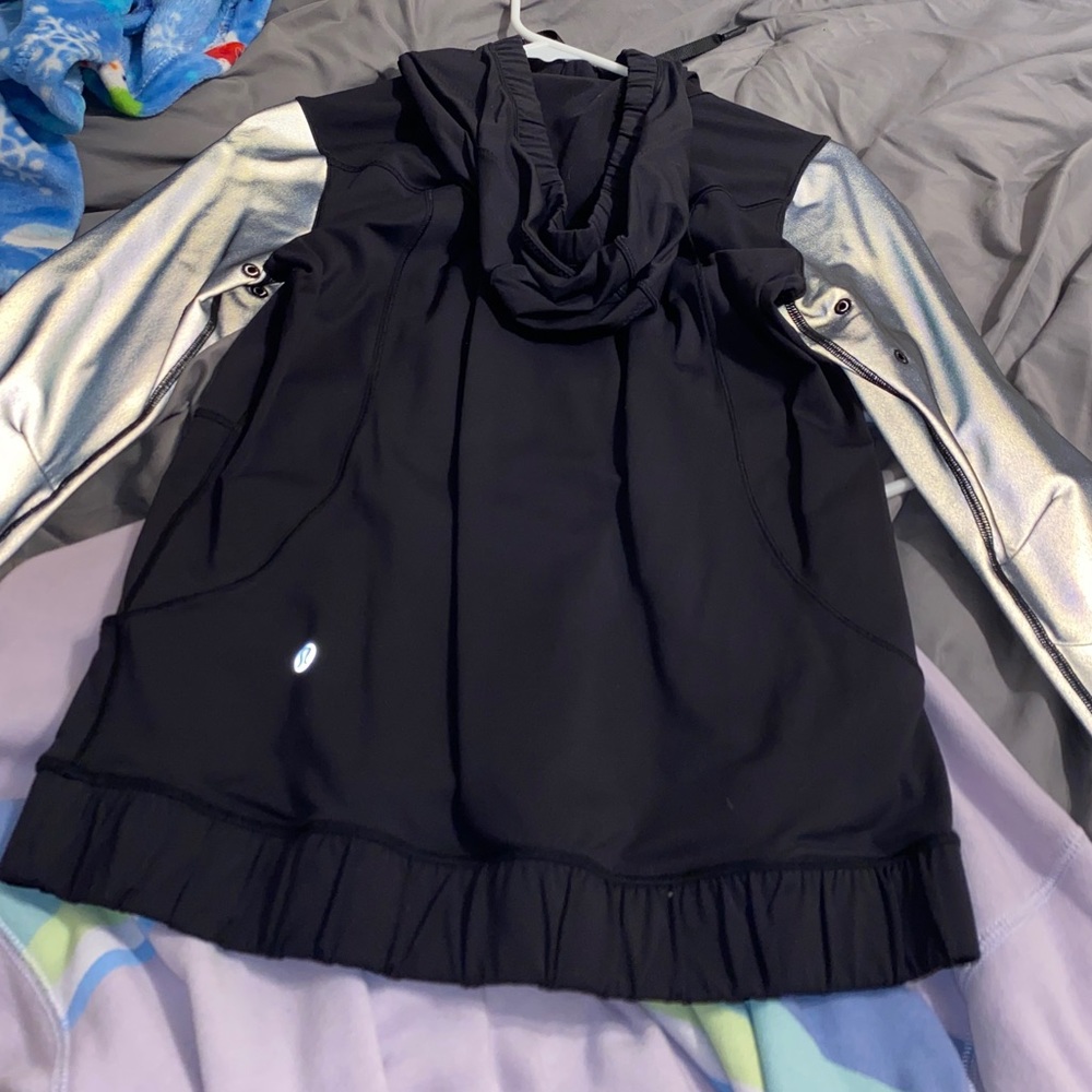Lululemon running sweatshirt